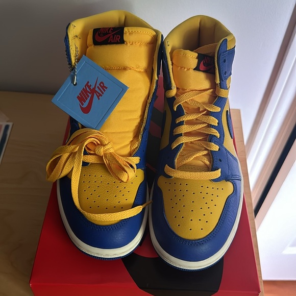 MENS 8.5/WM 10  air Jordan retro reverse Laney’s BNIB! - Picture 2 of 6